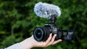 Top 5 Best Vlogging Cameras for YouTubers - Reviews & Guides