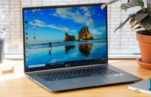 Best Laptops for Senior Citizens - Reviews & Guide