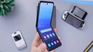 Top 6 Best Foldable phones to buy in 2021 - Reviews & Guides
